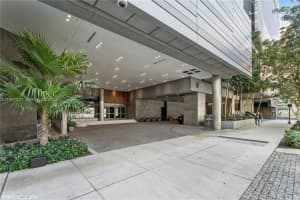 88 SW 7th St Apt 1804, Miami, FL 33130, - MLS#A11997031