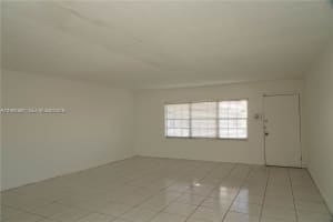 11855 NE 19th Dr APT 10, North Miami, FL 33181, - MLS#A11997081