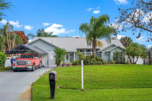 694 Se Karrigan Ter, Port Saint Lucie