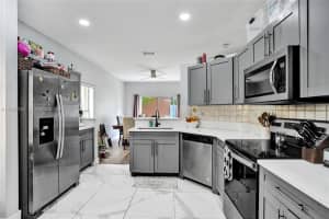 1201 192nd Lane, Pembroke Pines, FL 33029 - MLS#A11997147