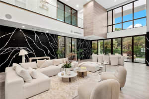 521 Holiday Dr Hallandale Beach, FL 33009 - MLS#A11997176