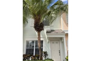 16747 Hemingway Dr, Weston