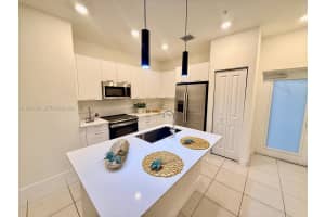 8001 NW 41st St f 305, Doral, FL 33166, - MLS#A11997339