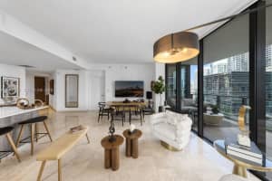 88 SW 7th St Apt 1401, Miami, FL 33130, - MLS#A11997381