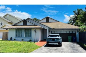 18901 Nw 77th Ct, Hialeah