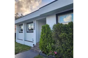 1055 Ne 144th St, North Miami