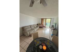 1825 W 44th Pl 208, Hialeah