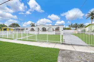 2460 Nw 175th St, Miami Gardens