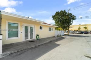 330 W 74th Pl #330, Hialeah, FL 33014, - MLS#A11997651