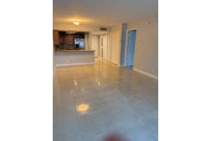 100 Lakeview Dr 115, Weston