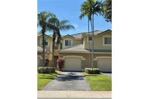 2469 Cordoba Bnd 2469, Weston