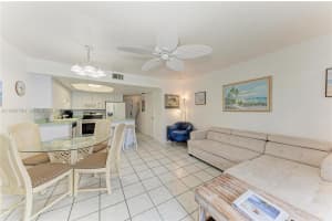 3400 6th Ave APT 6, Holmes Beach, FL 34217, - MLS#A11997780