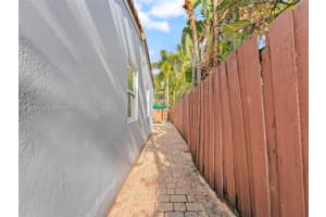 1432 Ne 5th Ave Fort Lauderdale, FL 33304 - MLS#A11997864