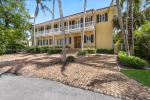 685 Harbor Ln, Key Biscayne