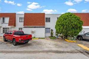 319 Nw 109th Ave 3b, Miami
