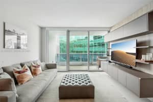 200 Biscayne Boulevard Way 3113, Miami