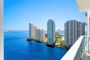 300 S Biscayne Blvd T-2414, Miami