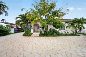 6881 Sw 27th St, Miami