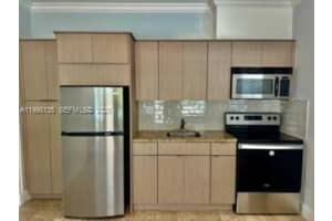 4 Transylvania Ave B Key Largo, FL 33037 - MLS#A11998135