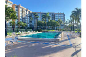 1200 Saint Charles Pl 321 Pembroke Pines, FL 33026 - MLS#A11998144