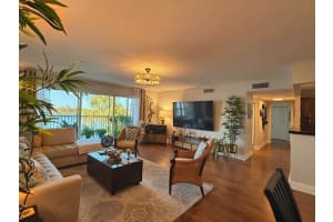 605 Ives Dairy Rd Apt 205-7, Miami, FL 33179, - MLS#A11998179