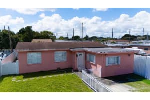 10420 Nw 35th Pl Miami, FL 33147 - MLS#A11998180