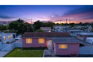 10420 Nw 35th Pl Miami, FL 33147 - MLS#A11998180
