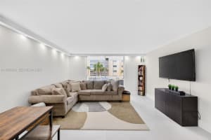 420 Ne 12th Ave 202 Hallandale Beach, FL 33009 - MLS#A11998243