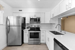 3047 N Oakland Forest Dr APT 204, Oakland Park, FL 33309, - MLS#A11998255
