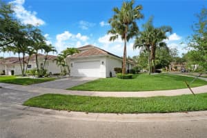 3085 Lakewood Cir Weston, FL 33332 - MLS#A11998265
