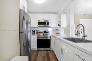 9682 Fontainebleau Blvd 503 Miami, FL 33172 - MLS#A11998318