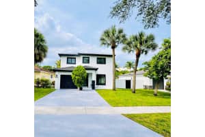 9069 Nw 193rd St, Hialeah