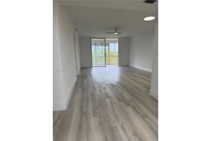 2980 Point East Dr D311, Aventura