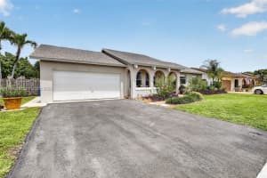 10471 Nw 21st Ct Sunrise, FL 33322 - MLS#A11998423