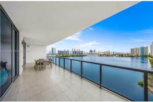 3300 Ne 188th St 812, Aventura