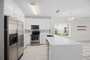 365 Sw 122nd Ave Pembroke Pines, FL 33025 - MLS#A11998549