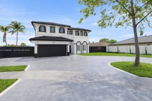 15045 Sw 38th Ter Miami, FL 33185 - MLS#A11998687