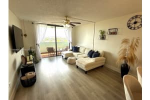 1825 W 44th Pl APT 808, Hialeah, FL 33012, - MLS#A11998869