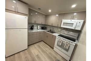 1825 W 44th Pl APT 808, Hialeah, FL 33012, - MLS#A11998869