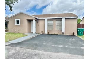 19922 Nw 67th Pl, Hialeah