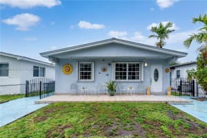 847 W 34th St, Hialeah
