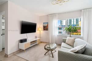 1824 Monroe St APT 10, Hollywood, FL 33020, - MLS#A11999031