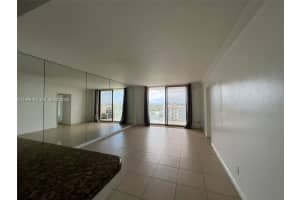 13499 Biscayne Blvd 1402, North Miami