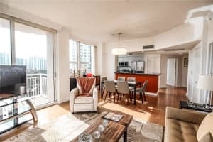 19501 W Country Club Dr 1014, Aventura