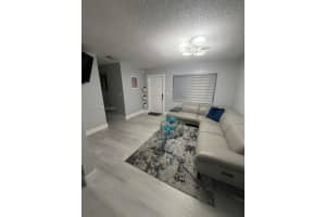 6878 Nw 173 Drive 907, Hialeah