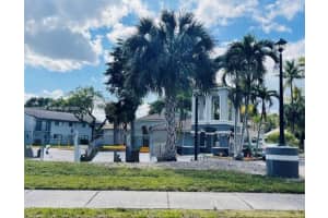 7060 Nw 179th St 211, Hialeah