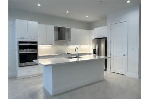 8037 Nw 46th Ter Doral, FL 33166 - MLS#A11999263