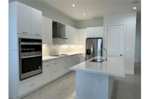 8037 Nw 46th Ter Doral, FL 33166 - MLS#A11999263