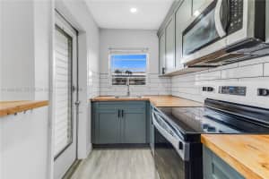 5300 Washington St APT A137, Hollywood, FL 33021, - MLS#A11999382