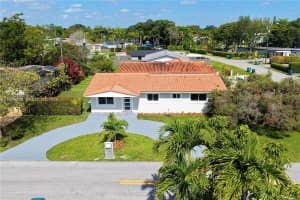 3250 SW 72nd Ct, Miami, FL 33155, - MLS#A11999396